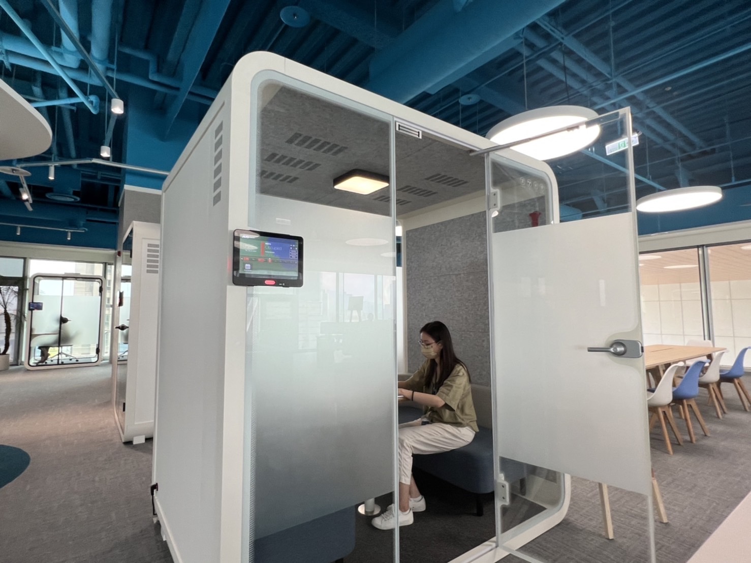 OG视讯高雄據點的智慧行動辦公艙，展現OG视讯在面板以外的研發應用軟實力